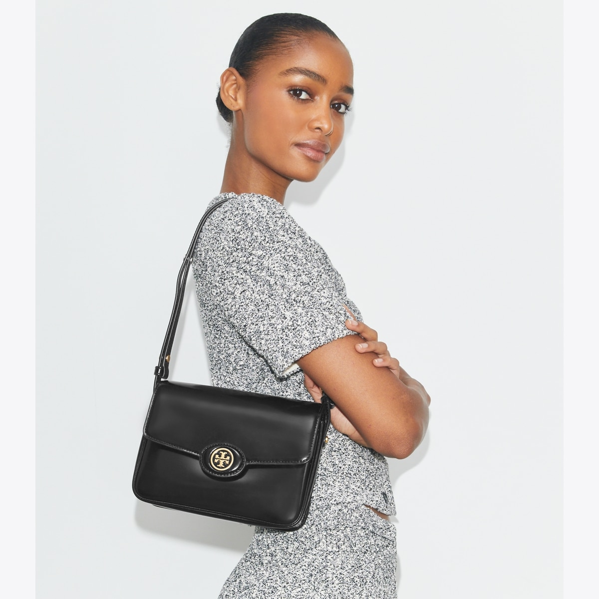 کیف دوشی زنانه Tory Burch مدل Robinson Spazzolato in brown, size OS قهوهای