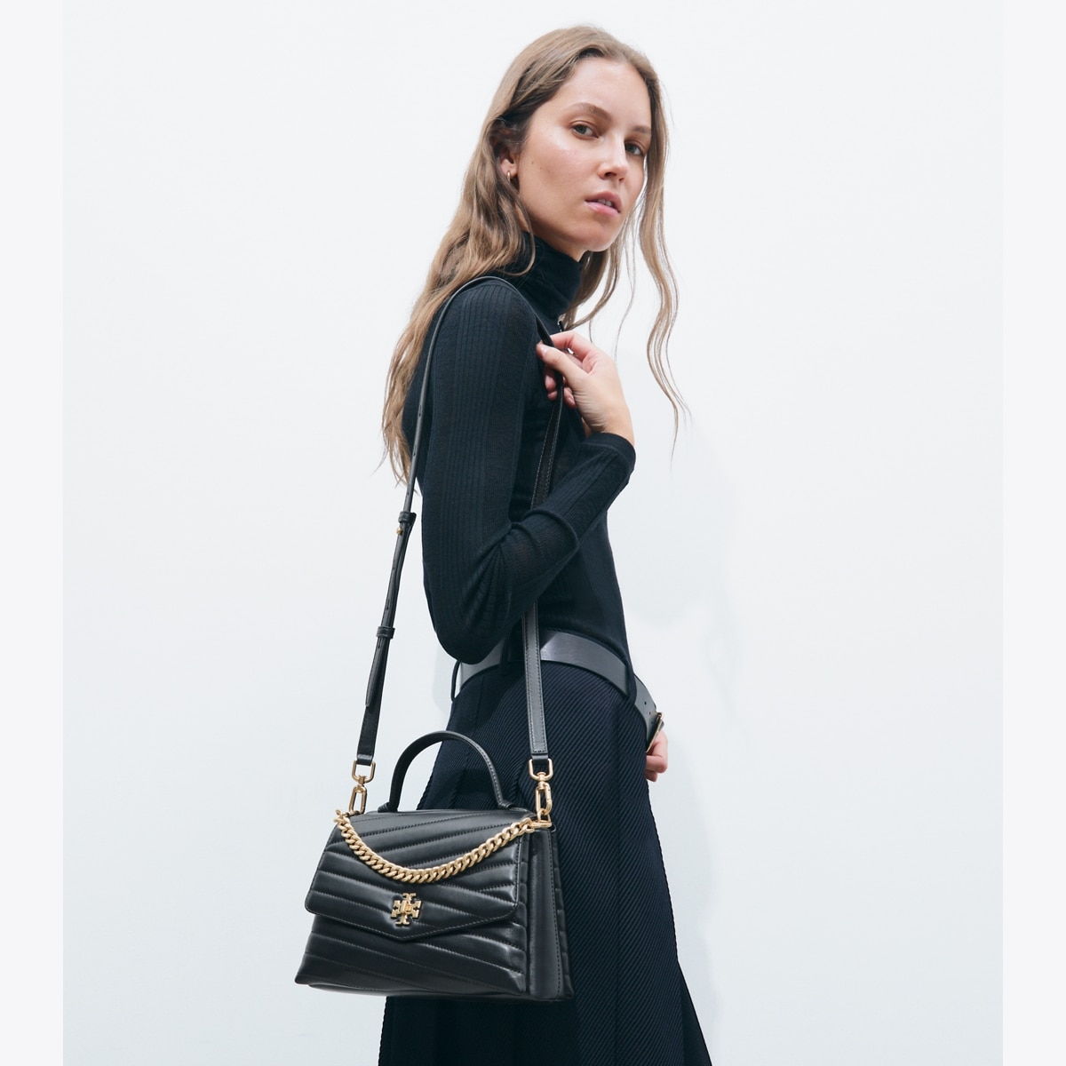 کیف دستی زنانه Tory Burch مدل Kira Chevron Top-Handle in black, size OS مشکی