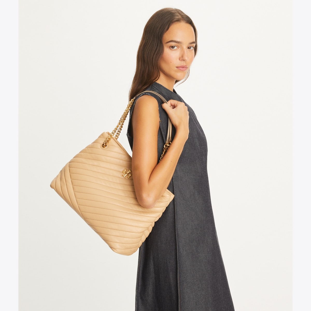 کیف توت زنانه Tory Burch مدل Kira Chevron in beige, size OS beige